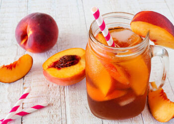 Αυτό το καλοκαίρι δροσιστείτε με γρανίτες, κοκτέιλ και smoothies από ροδάκινα Velvita