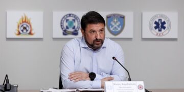 Χαρδαλιάς: Υποχρεωτικά μάσκα σε όλους τους κλειστούς χώρους (και εκκλησίες)- Όριο 100 ατόμων σε γάμους /βαπτίσεις – Απαγόρευση όρθιων σε μπαρ