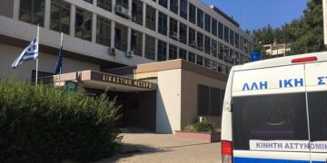 Μη συνεργάσιμος σε ανακριτή και εισαγγελέα ο 45χρονος δράστης της επίθεσης με τσεκούρι, χθες στη ΔΟΥ Κοζάνης