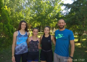 Τα κορίτσια και ο προπονητής της «χρυσής» σκυτάλης του Αίολου μιλάνε στο e-ptolemeos.gr  «Θέλουμε ένα καινούργιο κλειστό γυμναστήριο»