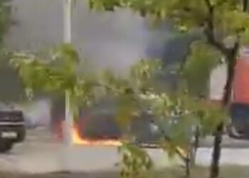 Στις  φλόγες αυτοκίνητο στο πάρκιγκ του Μποδοσάκειου Νοσοκομείου Πτολεμαΐδας