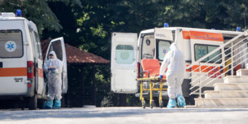 Κορονοϊός: Πέντε νεκροί σε λίγες ώρες στην Ελλάδα – 221 συνολικά θάνατοι