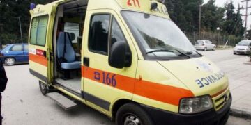 Νεαρή πρόσφυγας από ξενοδοχείο της Σαμαρίνας γέννησε μέσα σε ασθενοφόρο του ΕΚΑΒ που τη μετέφερε στο νοσοκομείο Γρεβενών!