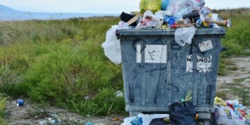 Κρήτη: Ηλικιωμένη πέταξε 25.000 ευρώ στα σκουπίδια και τα βρήκαν στο σταθμό μεταφόρτωσης