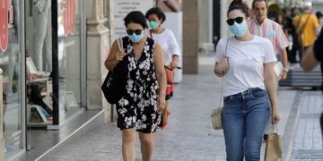 Έρχονται νέα μέτρα και κανόνες για εργασία και σχολεία – Επιστροφή με τεστ και τηλεργασία