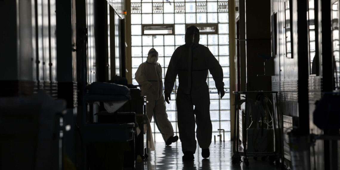 Κορονοϊός: «Κόκκινος» Αύγουστος! Σε μια βδομάδα περισσότερα κρούσματα από τις προηγούμενες τρεις μαζί