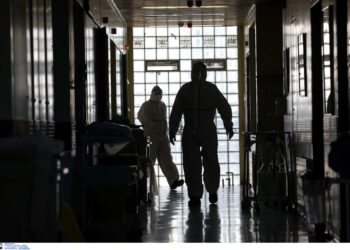 Κορονοϊός: «Κόκκινος» Αύγουστος! Σε μια βδομάδα περισσότερα κρούσματα από τις προηγούμενες τρεις μαζί