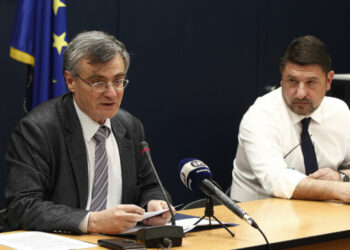 Oι ανακοινώσεις του Νίκου Χαρδαλιά: Ωράριο σε κέντρα διασκέδασης αν και όπου χρειαστεί – Σήμα κινδύνου από Τσιόδρα: Κάθε κρούσμα δίνει άλλο ένα