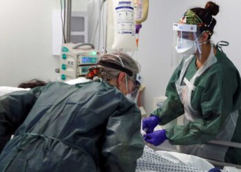 Κορονοϊός: Αντίστροφη μέτρηση για νέα έκτακτα μέτρα – Στενεύει ο κύκλος σε γάμους, βαφτίσια