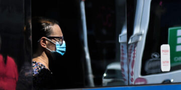 Κορωνοϊός: Αναλυτικά οι κλειστοί χώροι όπου επιβάλλεται η χρήση μάσκας -Τι ισχύει με τα γραφεία, οι εξαιρέσεις & τα πρόστιμα