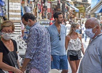 «Κρίσιμες ημέρες» και φόβοι επιστροφής στο γενικό lockdown μετά τα 284 κρούσματα