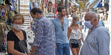 «Κρίσιμες ημέρες» και φόβοι επιστροφής στο γενικό lockdown μετά τα 284 κρούσματα