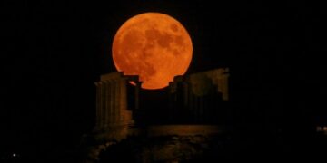 Άντρας έσυρε έξω από το όχημα την πρώην φίλη του κοντά στη Βιβλιοθήκη της Κοζάνης-Μαζί του στο αυτοκίνητο η νυν φίλη! – Μεταφέρθηκε στο Μαμάτσειο με ασθενοφόρο