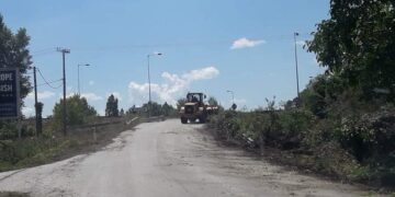 Εργασίες κοπής  κλαδιών στο δρόμο προς το δασάκι Κολοκυνθούς από την  Π.Ε. Καστοριάς