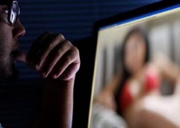 «Έχω ένα βίντεο ενώ αυνανίζεστε βλέποντας πορνό»: Η ΕΛ.ΑΣ προειδοποιεί για το sextortion scam (pic)