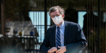 Τσιόδρας: Από εργαζόμενο ο κορωνοϊός στον οίκο ευγηρίας -Κόλλησε από νεαρό που είχε πάει σε συναυλία