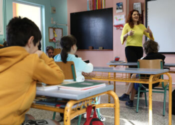 Σχολεία: «Κουδούνι» με ξεχωριστά διαλείμματα, κανόνες για κυλικεία και χρήση μάσκας -Τα 5 ειδικά μέτρα