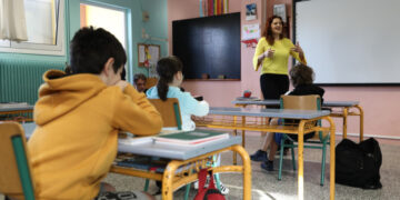 Σχολεία: «Κουδούνι» με ξεχωριστά διαλείμματα, κανόνες για κυλικεία και χρήση μάσκας -Τα 5 ειδικά μέτρα