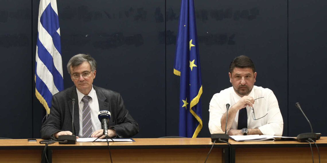 Τα αυξημένα κρούσματα φέρνουν διπλή ενημέρωση από Χαρδαλιά και Τσιόδρα!