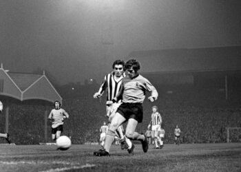 Από το Γουλβς – Ολυμπιακός ως τη Βασιλεία, οι σπάνιες ιστορίες της βραδιάς