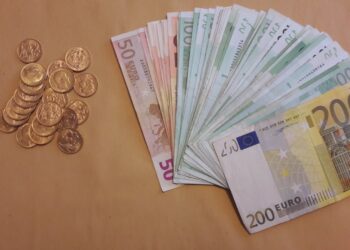 Εξιχνιάσθηκαν 13 περιπτώσεις απάτης σε βάρος κυρίως ηλικιωμένων ατόμων, για τις οποίες συνελήφθη άμεσα 43χρονη αλλοδαπή στην Φλώρινα