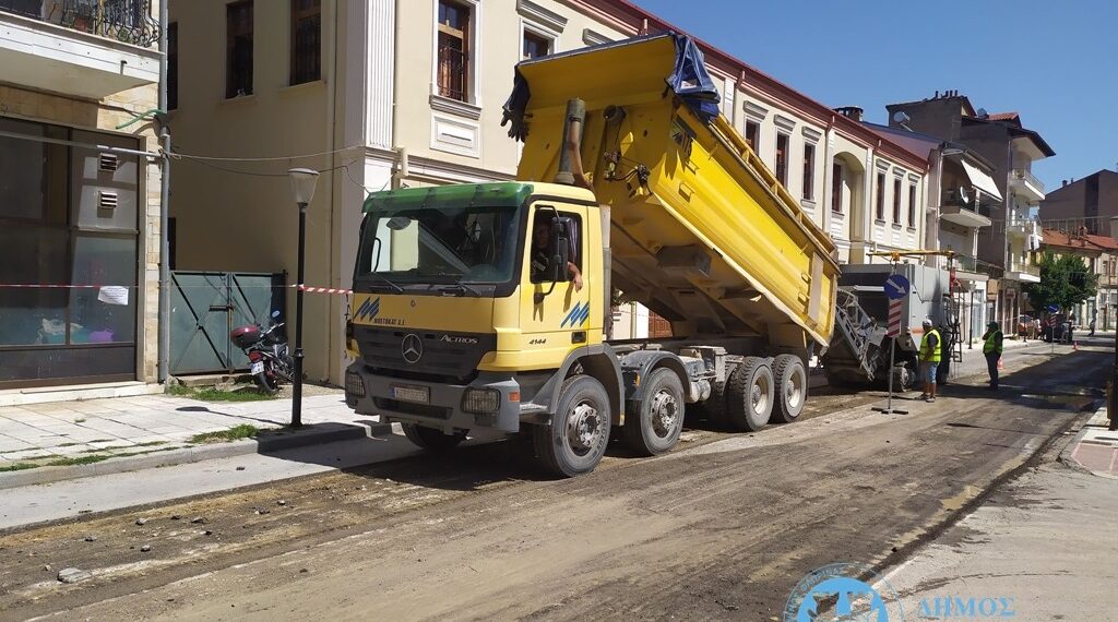 Συνεχίζονται οι εργασίες ασφαλτοστρώσεων στην πόλη της Φλώρινας