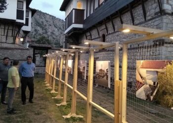 Επίσκεψη του  Αντιπεριφερειάρχη Καστοριάς  στην Έκθεση Φωτογραφίας της Φωτογραφικής Λέσχης Καστοριάς