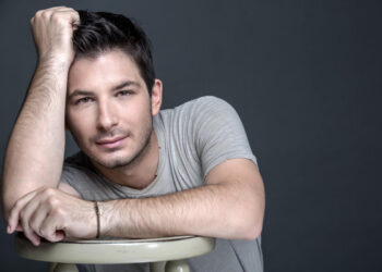 Η Μουσική Γωνιά του Μίλτου Ηλιάδη στο e-ptolemeos.gr – George Perris – She Walks On (audio)