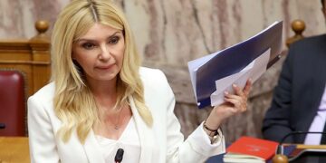 Φωτεινή Αραμπατζή στη Βουλή: «Γενναία» προκαταβολή αποζημίωσης στους πληγέντες παραγωγούς  από τον «Ιανό»