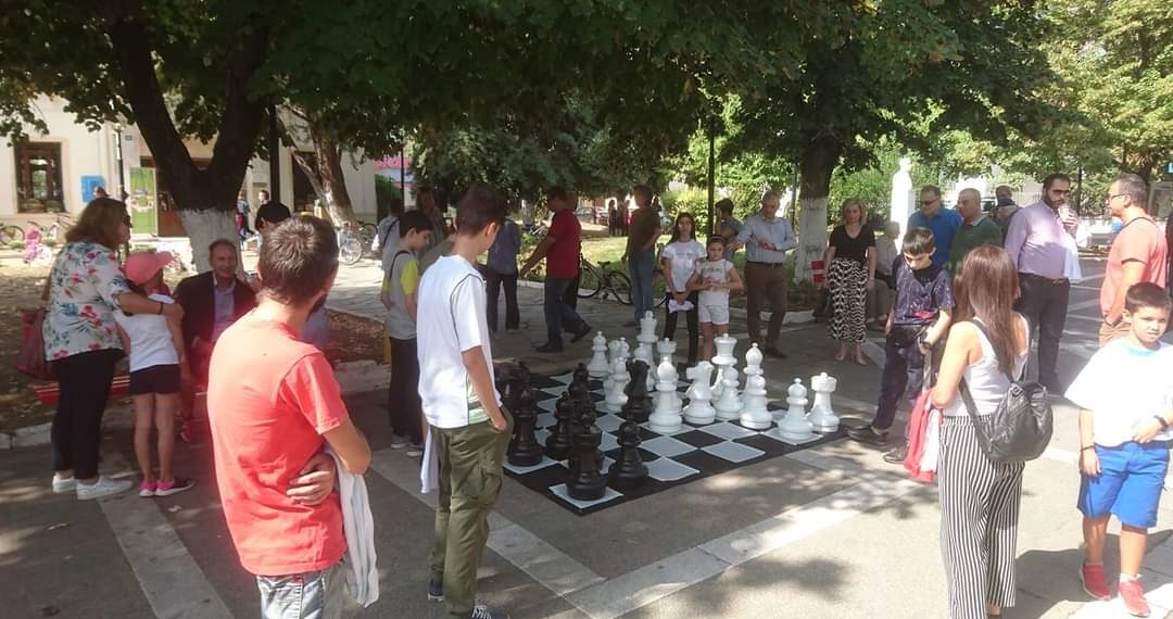Υπαίθριο Σκάκι στη Δημοτική Βιβλιοθήκη Πτολεμαΐδας, στο πλαίσιο της ευρωπαϊκής εβδομάδας κινητικότητας
