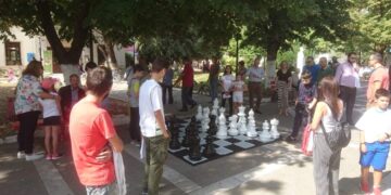 Υπαίθριο Σκάκι στη Δημοτική Βιβλιοθήκη Πτολεμαΐδας, στο πλαίσιο της ευρωπαϊκής εβδομάδας κινητικότητας