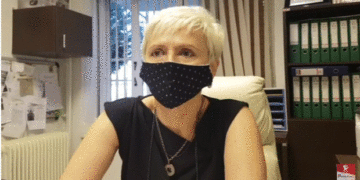 Ώρα 8:30: Κανονικά έγινε η προσέλευεση των Μαθητών στο 4ο Γυμνάσιο Πτολεμαΐδας-Δείτε τι δήλωσε στην κάμερα του e-ptolemeos.gr  η διευθύντρια Τάνια Παπαδημητρίου