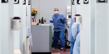 Κορωνοϊός: Νέο αρνητικό ρεκόρ και εκτόξευση των κρουσμάτων στα 372 – 4 νέοι θάνατοι