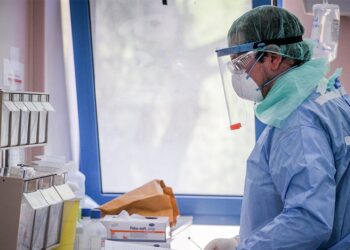 Κορωνοϊός: Κατέληξε 52χρονη στον «Ευαγγελισμό» -Στους 302 οι νεκροί της πανδημίας στην Ελλάδα
