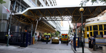 Δραματικό SOS: Αδειάζουν κρεβάτια ΜΕΘ για ασθενείς με κορονοϊό