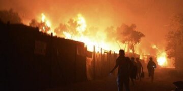 Κόλαση φωτιάς στην Μόρια: Καταστράφηκε η δομή, στο δρόμο 12.000 πρόσφυγες και μετανάστες (vid)