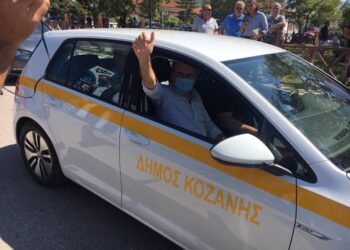 Με το ηλεκτρικό αυτοκίνητο του Δήμου Κοζάνης αναχώρησε για τη ΔΙΑΔΥΜΑ ο Υπουργός Ενέργειας