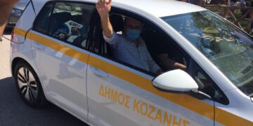 Με το ηλεκτρικό αυτοκίνητο του Δήμου Κοζάνης αναχώρησε για τη ΔΙΑΔΥΜΑ ο Υπουργός Ενέργειας