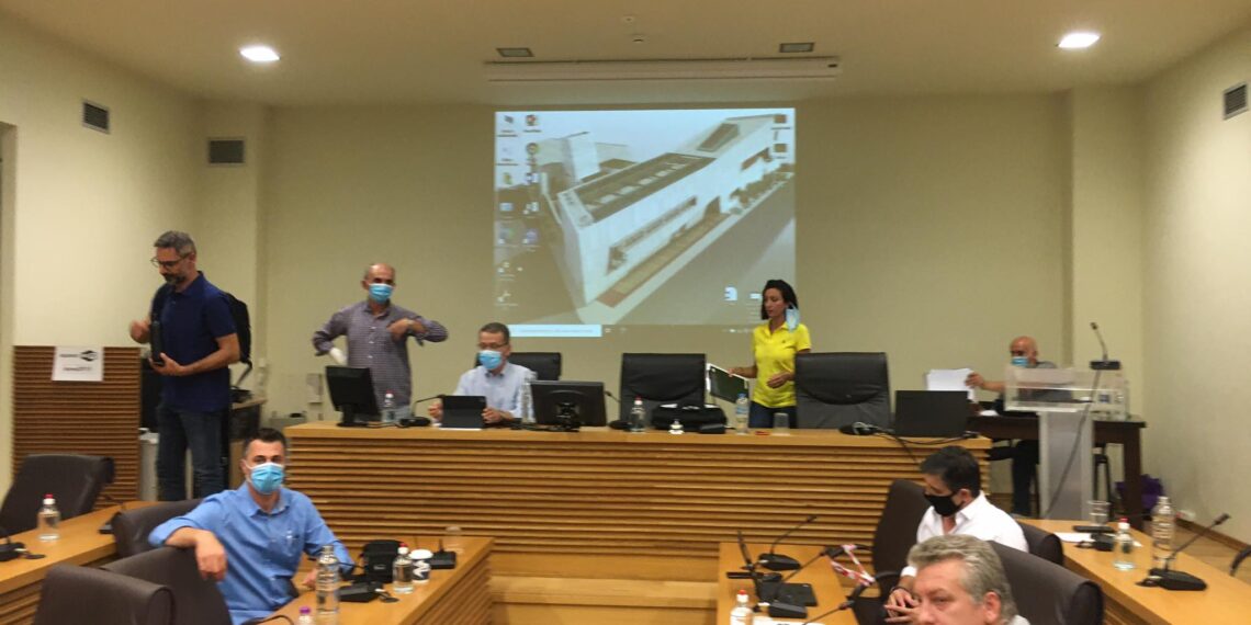 Σκηνές απείρου κάλους στο Δημοτικό Συμβούλιο Κοζάνης! Αναβολή της συνεδρίασης – Νέο video