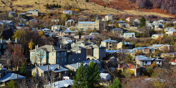 Νυμφαίο: Το χωριό στη Φλώρινα που μοιάζει να έχει ξεπηδήσει από σελίδες παραμυθιού