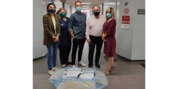 1500 μάσκες για ογκολογικούς ασθενείς παραδόθηκαν στο Μποδοσάκειο από την Αντικαρκινική Εταιρεία