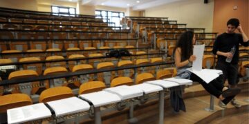 Παράσταση διαμαρτυρίας του Συλλόγου Φοιτητών Μηχανολόγων Μηχανικών στο κτήριο της πρυτανείας τη Δευτέρα 7 Σεπτεμβρίου: “Δεν μπορούμε να καθόμαστε άλλο με σταυρωμένα τα χέρια, την ώρα που οι σπουδές μας είναι στον αέρα”