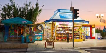 Μέτρα για τον κορωνοϊό: Τα περίπτερα θα κλείνουν τα μεσάνυχτα – Τι θα ανακοινώσει σήμερα ο Χαρδαλιάς