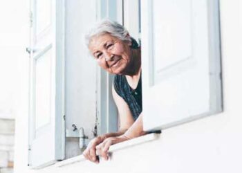 Σας έχω ξανά μιλήσει για την γειτόνισσα μου την κυρία Φλωρα!  – Γράφει η Πίστη Κρυσταλλίδου