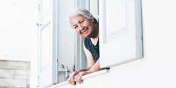 Σας έχω ξανά μιλήσει για την γειτόνισσα μου την κυρία Φλωρα!  – Γράφει η Πίστη Κρυσταλλίδου