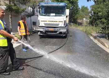 Στους δρόμους οι υδροφόρες του Δήμου Γρεβενών-Ξεκίνησαν από σήμερα εντατικές εργασίες καθαρισμού όλης της πόλης