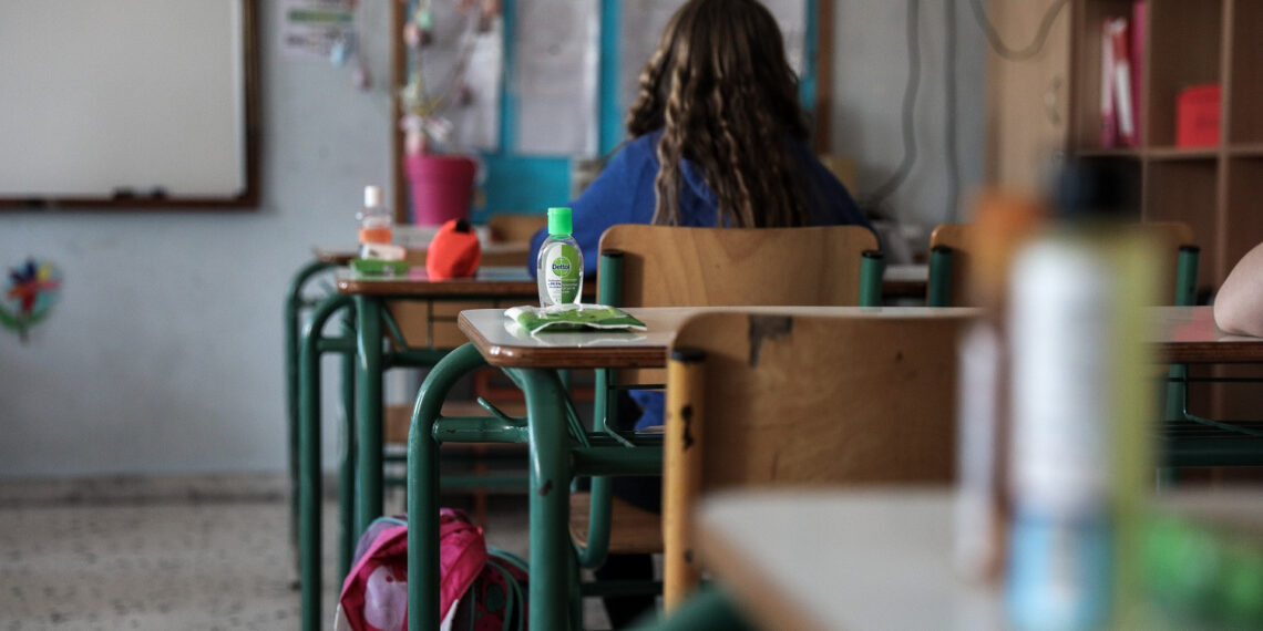 Με μάσκα υποχρεωτικά σε φροντιστήρια και κέντρα ξένων γλωσσών