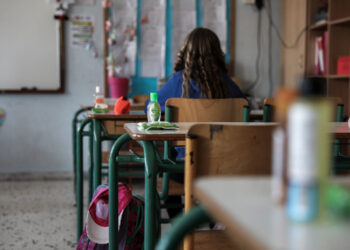 Με μάσκα υποχρεωτικά σε φροντιστήρια και κέντρα ξένων γλωσσών