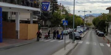 Τροχαίο ατύχημα ΙΧ με μηχανάκι ντελίβερι στην οδό Μοναστηρίου στη Κοζάνη