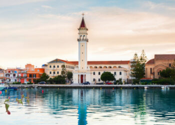 Βρετανία: 20 μαθητές επέστρεψαν με κορωνοϊό από τη Ζάκυνθο –«Στο νησί χωρίς μέτρα και ιό», περηφανεύονταν